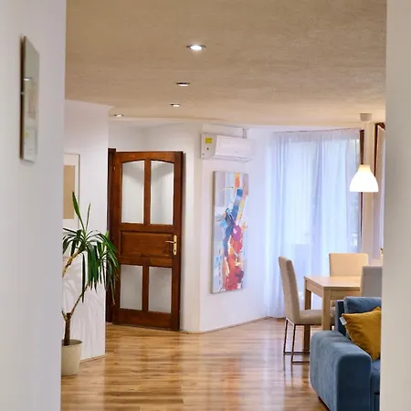 Tron 2 Apartment Siklos