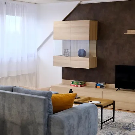 Apartment Tron 2 Siklos