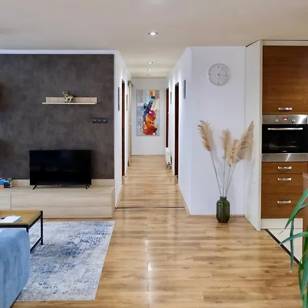 Apartment Tron 2 *